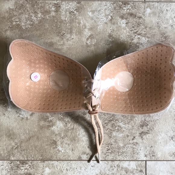 Nude Adhesive Bra - Picture 4 of 5
